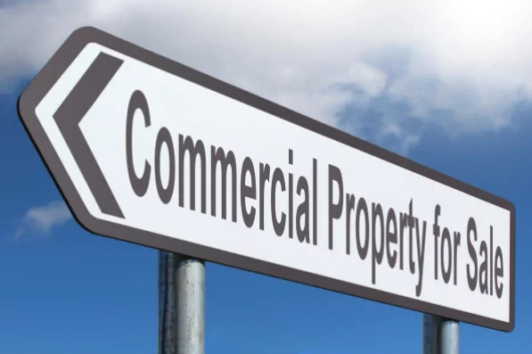 Commercial conveyancing process: sign stating 'commercial property for sale'