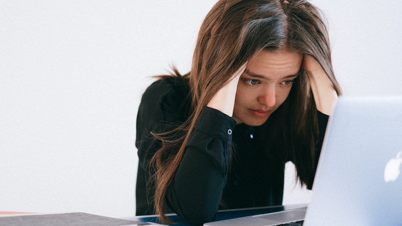 woman wondering about the success rate of contesting a will